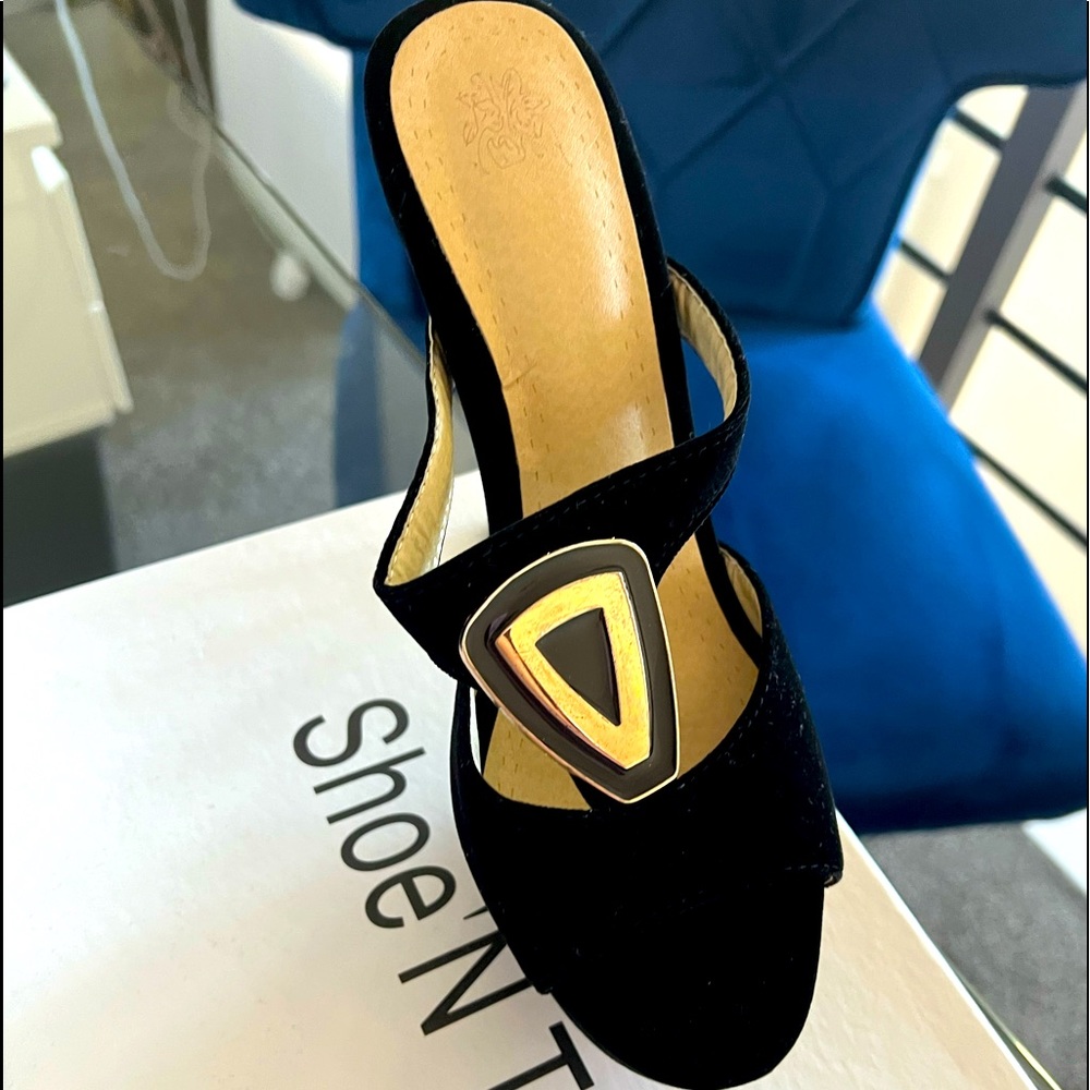 Beautiful new black Platform size 6